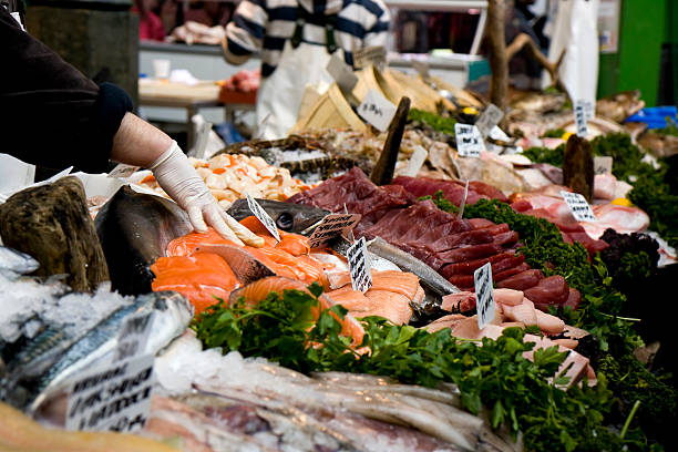 świeże już dzisiaj - fish market prepared fish seafood photography zdjęcia i obrazy z banku zdjęć