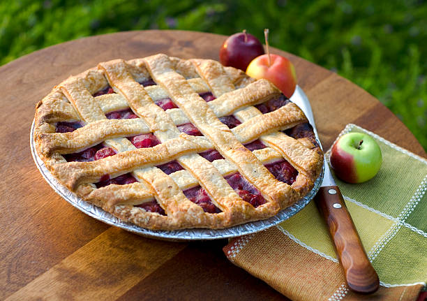 tarte de cereja - pie pastry crust cherry pie cherry imagens e fotografias de stock