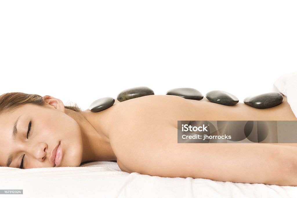 Rilassante trattamento con pietre calde - Foto stock royalty-free di Close-up