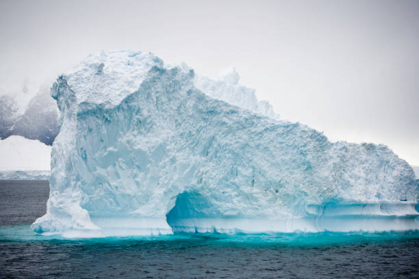 antártica arco natural - rough antarctica wintry landscape south pole - fotografias e filmes do acervo