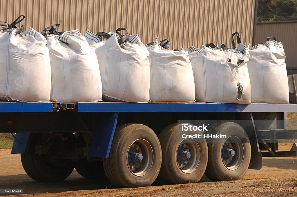 Загрузка Химическая sacks - Стоковые фото Лёгкий грузовик роялти-фри