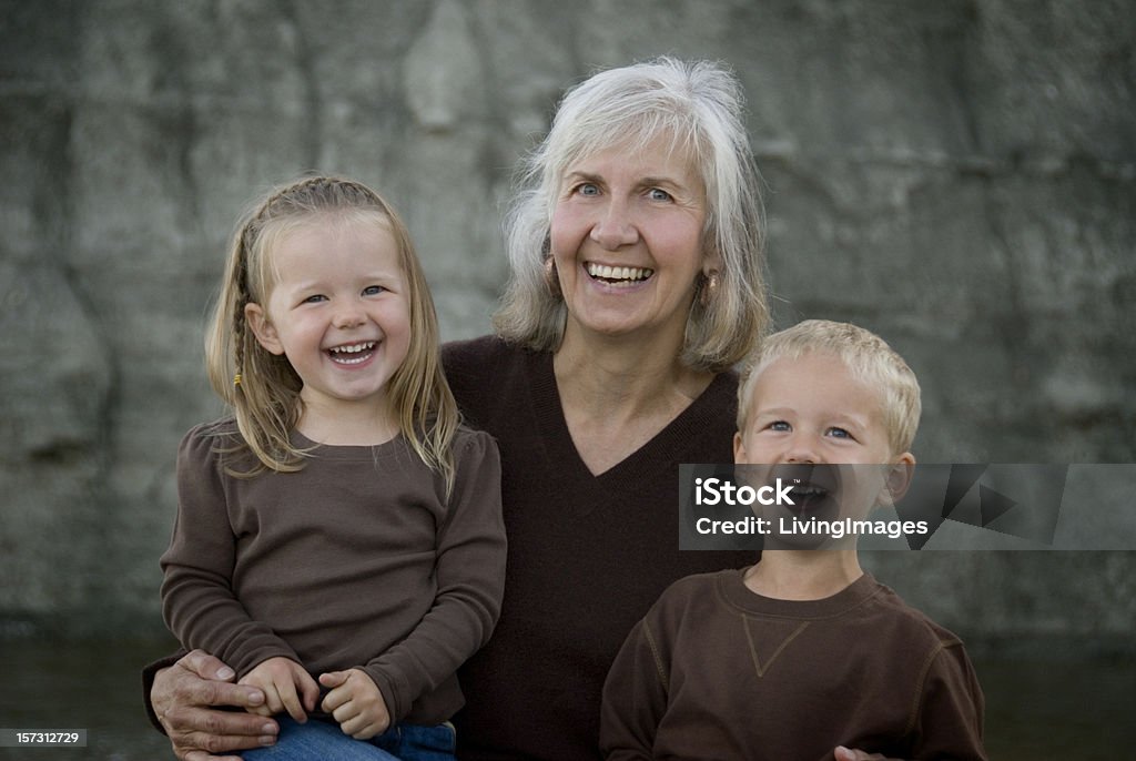 Avó com sua grandkids - Royalty-free Adulto Foto de stock