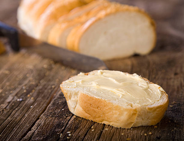pane su legno - butter margarine fat bread foto e immagini stock