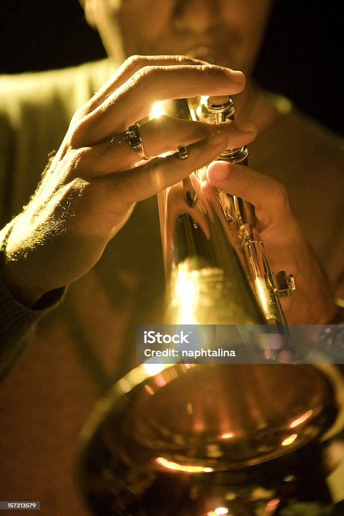 Trompetista oro - Foto de stock de Soplar libre de derechos
