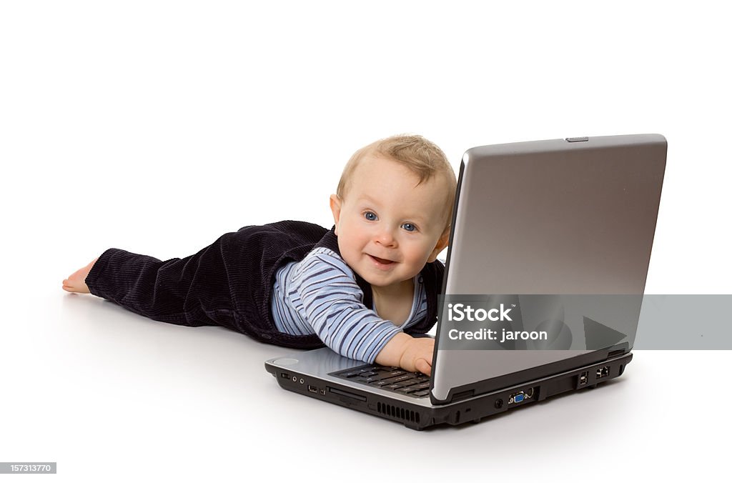 Piccolo ragazzo con laptop - Foto stock royalty-free di 6-11 Mesi