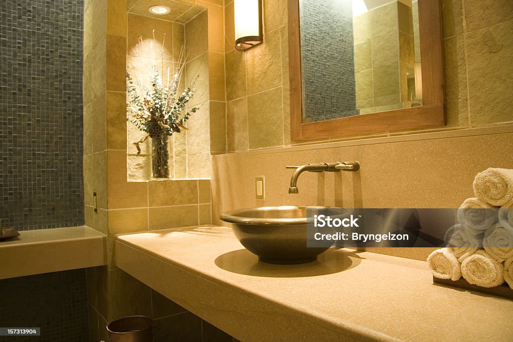 Miedź Umywalka w łazience - Zbiór zdjęć royalty-free (Armatura domowa)