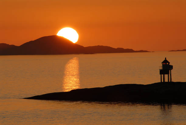 sol da meia-noite da noruega - sol da meia noite - fotografias e filmes do acervo