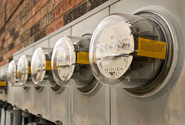 compteurs électriques pour plusieurs appartements bâtiment 2 - meter photos et images de collection