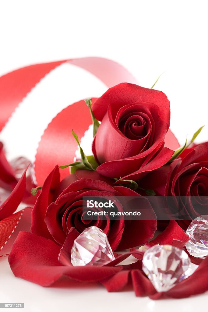 Belo dia dos namorados rosas e diamantes em branco, com espaço para texto - Foto de stock de Amarrado royalty-free