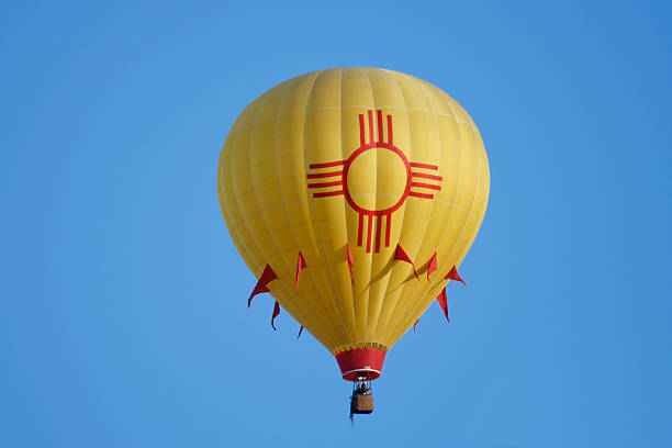 ニューメキシコ熱気球 - new mexico flag ストックフォトと画像