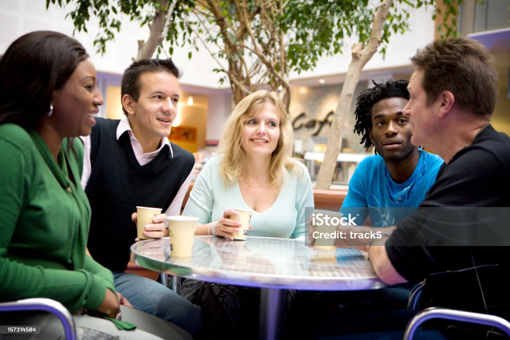 Vielfältige Gruppe von Erwachsene einen Kurzurlaub gemeinsam - Lizenzfrei Afrikanischer Abstammung Stock-Foto