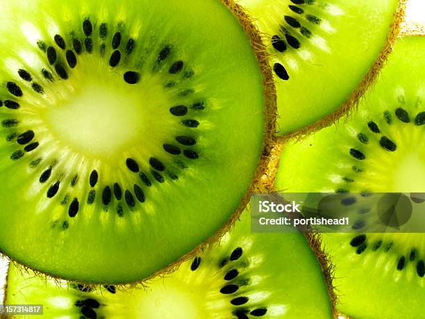 Kiwi Foto de stock y más banco de imágenes de Kiwi - Kiwi, Macrofotografía, Transparente