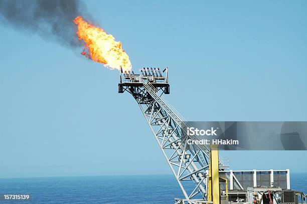 Queima De Gás - Fotografias de stock e mais imagens de Gás natural - Gás natural, Mar, Queimar