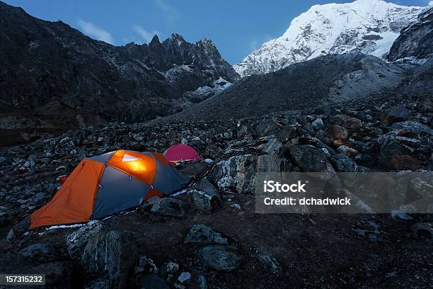 Photo libre de droit de Campement banque d'images et plus d'images libres de droit de Camping - Camping, Alpinisme, Camp de base