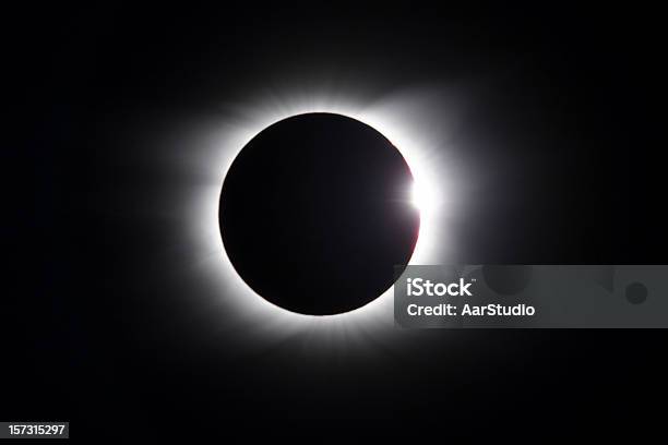 Eclipse Solaranillo De Diamante Foto de stock y más banco de imágenes de Eclipse solar - Eclipse solar, Eclipse - Espacio, Luna - Satélite terrestre