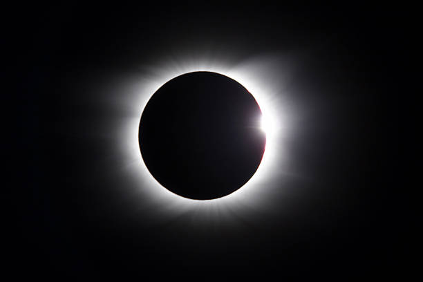 日食-ダイヤモンドの指輪 - eclipse ストックフォトと画像