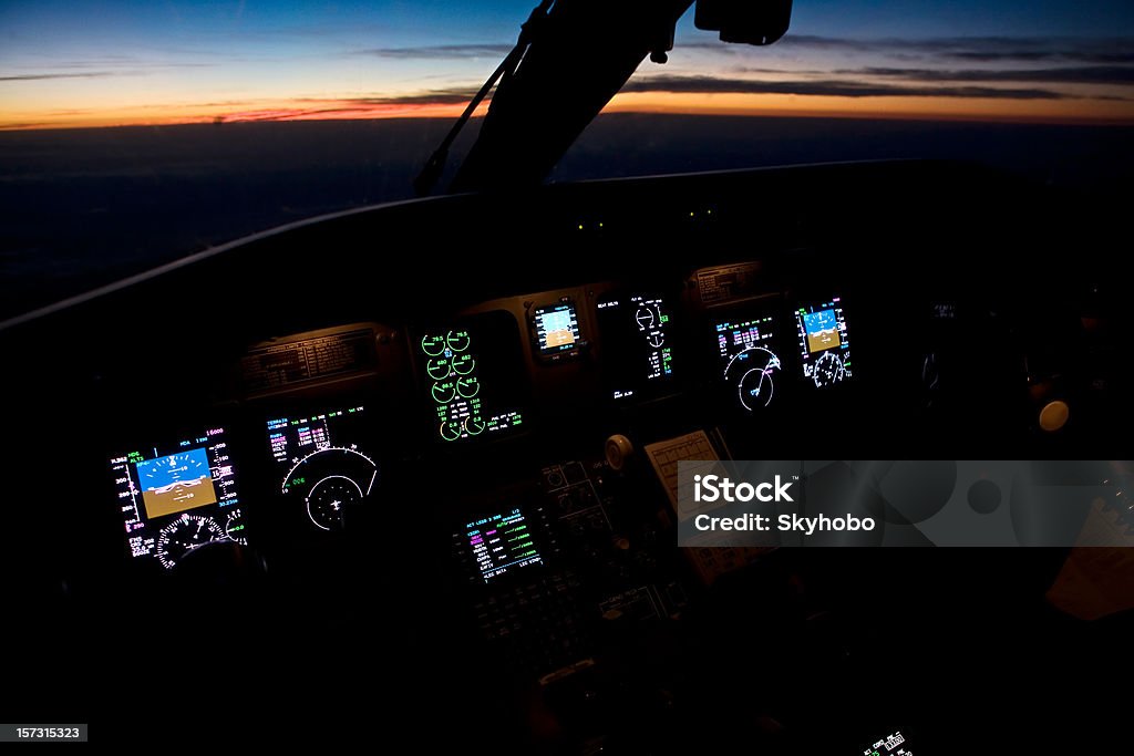 Tramonto cabina di pilotaggio - Foto stock royalty-free di Aereo di linea