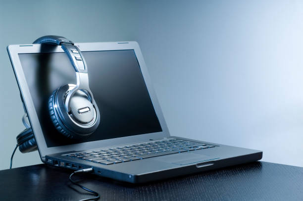 istock Headphones and laptop 157315580