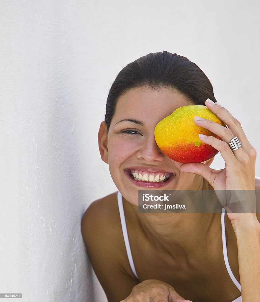 Mujer - Foto de stock de Mango - Fruta tropical libre de derechos