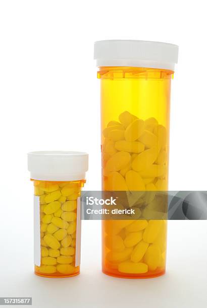 2 本の処方薬 - カプセル剤のストックフォトや画像を多数ご用意 - カプセル剤, カラー画像, ヘルスケアと医療