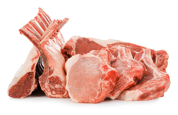 rohes fleisch, schweinefleisch, rindfleisch, lamm aus butcher auf weißem hintergrund - meat beef raw freshness stock-fotos und bilder