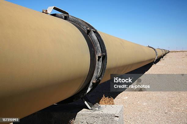 Ölpipeline Stockfoto und mehr Bilder von Erdgasfeld - Erdgasfeld, Fluchtpunktperspektive, Ausrüstung und Geräte
