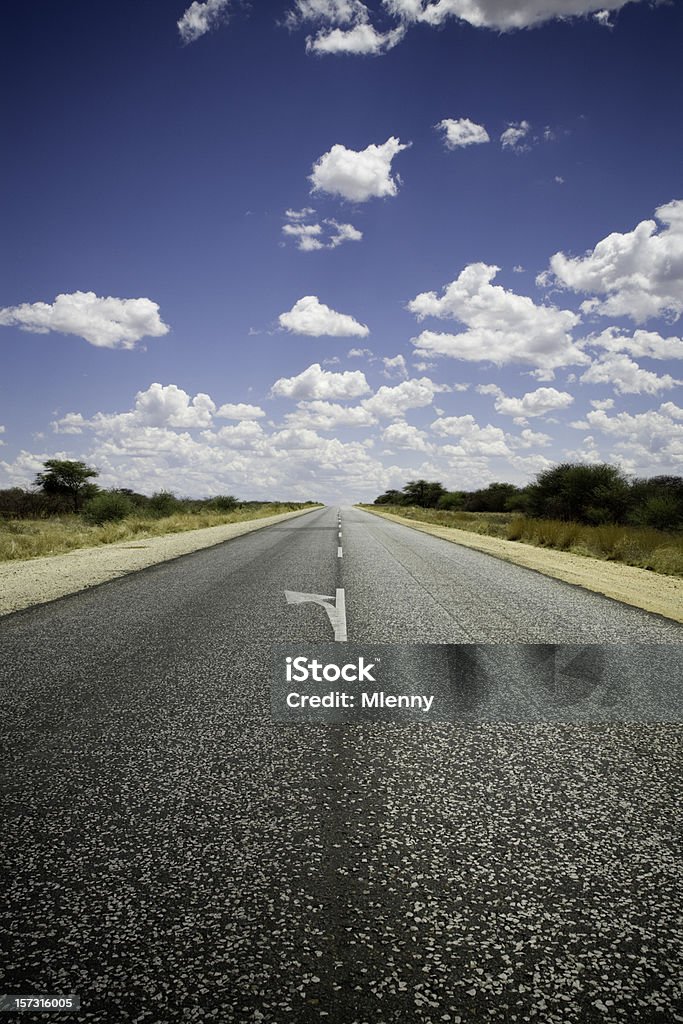 Namibie l'autoroute, tournez à gauche. - Photo de Afrique libre de droits