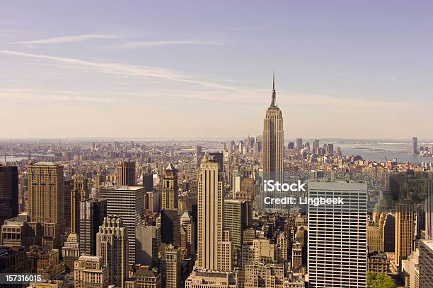 New York Skyline Stockfoto und mehr Bilder von New York City - New York City, Amerikanische Kontinente und Regionen, Ansicht aus erhöhter Perspektive