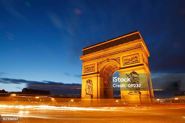 O Arco - Fotografias de stock e mais imagens de Anoitecer - Anoitecer, Arco do Triunfo - Arco, Arco do Triunfo - Paris