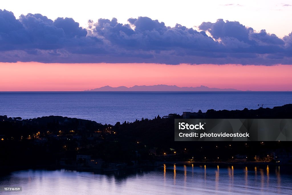 Corse visto de Nice - Foto de stock de Azul royalty-free