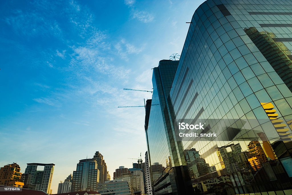 Bangkok edificio de vidrio - Foto de stock de Arquitectura exterior libre de derechos