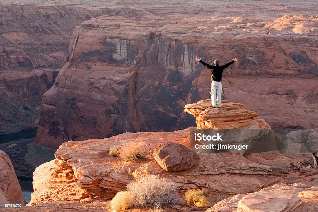 Canyon gloire, une chaussure homme donne sur le fleuve Colorado, l'Arizona. - Photo de Grand Canyon libre de droits