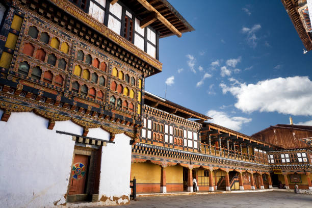 dentro del paro dzong - tibetan buddhism fotos fotografías e imágenes de stock