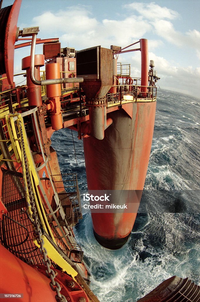 Plataforma petrolífera en el mar con lente fisheye - Foto de stock de Color - Tipo de imagen libre de derechos