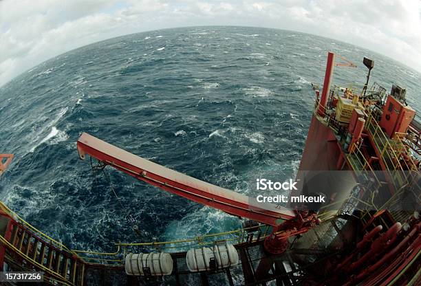 Plataforma De Exploração Petrolífera Vista De Olhodepeixename - Fotografias de stock e mais imagens de Objetiva olho de peixe