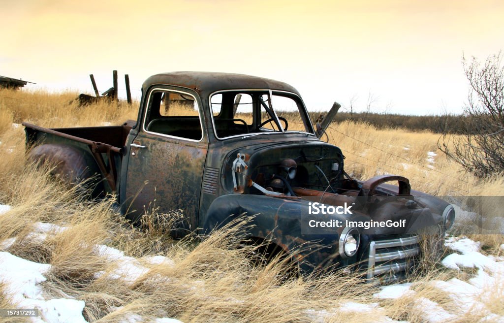 Olvidado de ruedas - Foto de stock de Abandonado libre de derechos