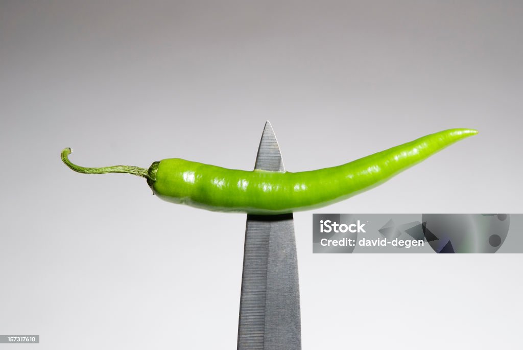 Grüne Paprika mit einem Messer In der Mitte - Lizenzfrei Berlin-Mitte Stock-Foto