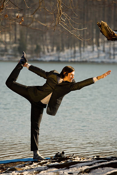 ビジネスの男性は、森の中でのヨガ - shiva posture ストックフォトと画像