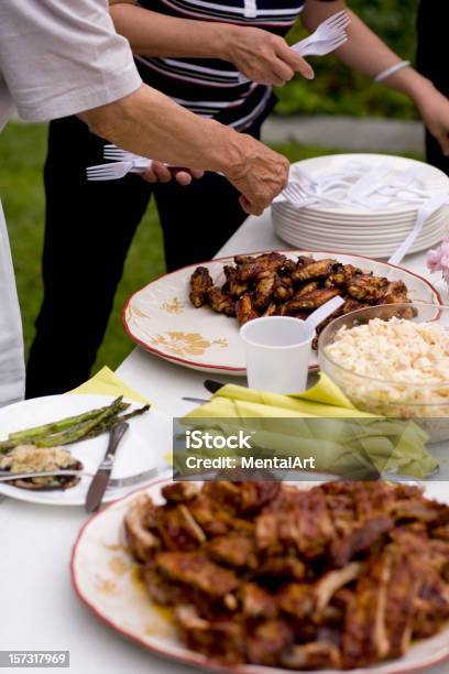 Barbacoa Tipo Bufé Ii Foto de stock y más banco de imágenes de Ala de pollo - Ala de pollo, Abundancia, Aire libre