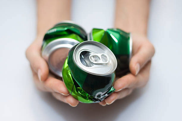 recycling-konzept - crushed can soda drink can stock-fotos und bilder