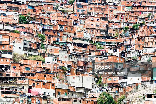 Shanty Miasto - zdjęcia stockowe i więcej obrazów Ludzie - Ludzie, Bieda - Problem społeczny, Caracas
