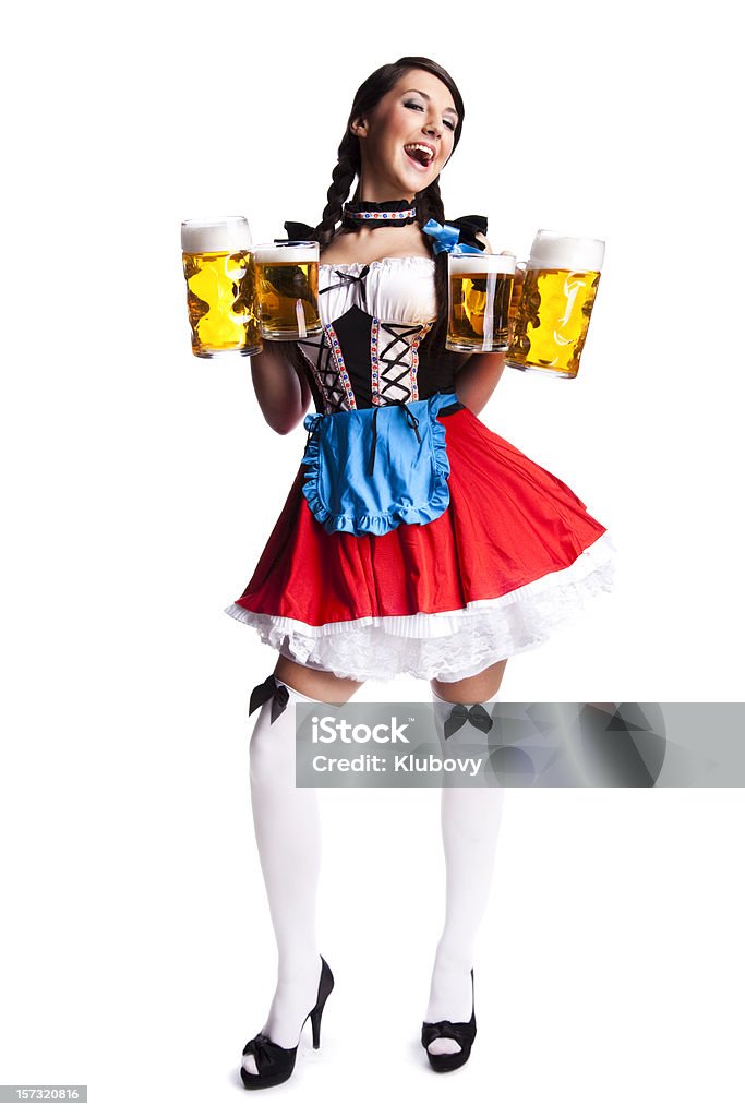 Fille avec de la bière bavaroise de l'Oktoberfest - Photo de Cadrage en pied libre de droits