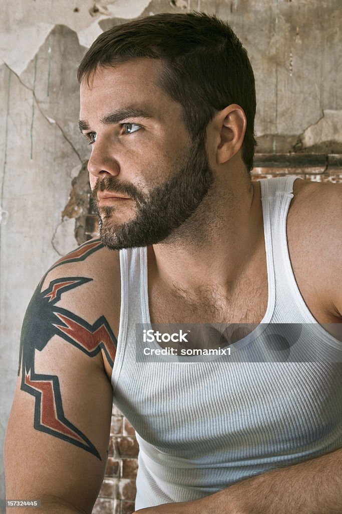 Hombre en Tanktop - Foto de stock de 20 a 29 años libre de derechos