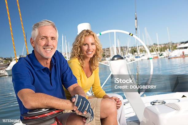 Foto de Feliz Homem E Mulher e mais fotos de stock de 35-39 Anos - 35-39 Anos, 60-64 anos, Adulto