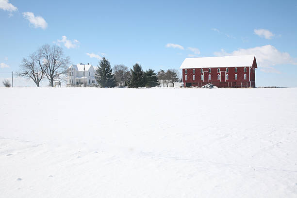 istock Pennsylvania Dutch Farm 157327302