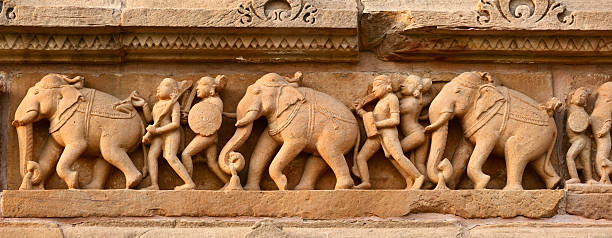 stone sculpture bas relief panorama, lakshmana temple, khajuraho, - sculpture khajuraho india indian culture photos et images de collection