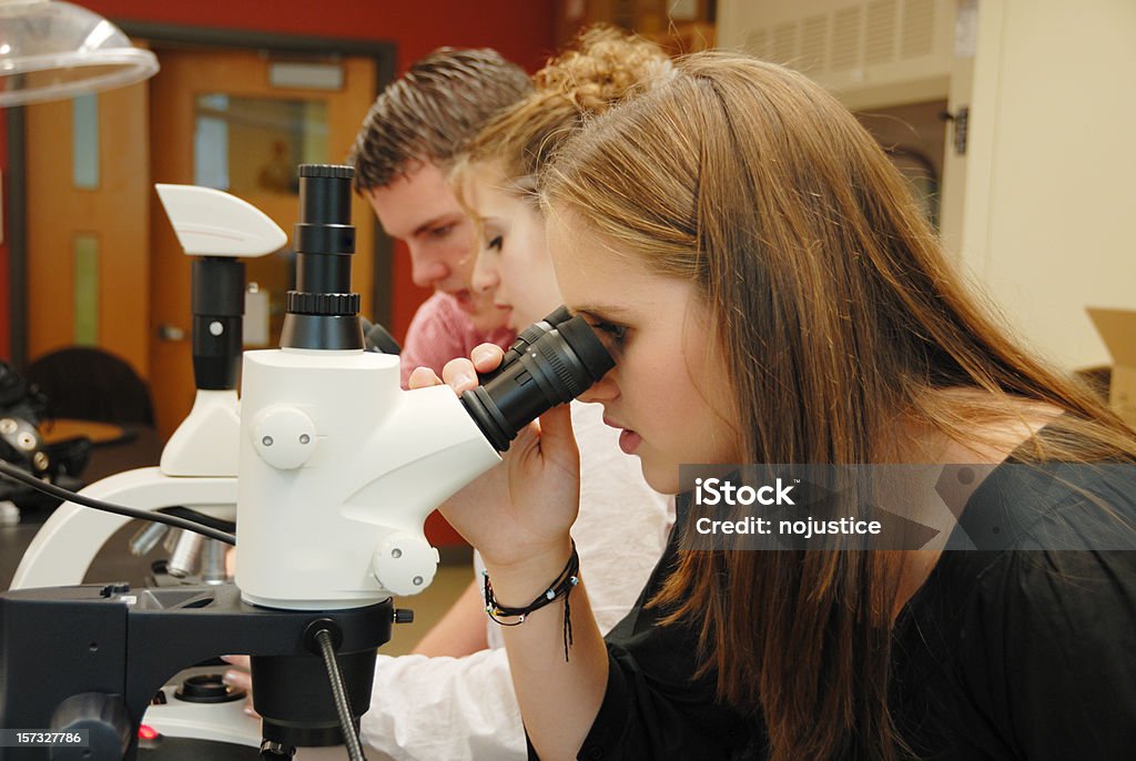 Science Lab étudiants - Photo de 18-19 ans libre de droits