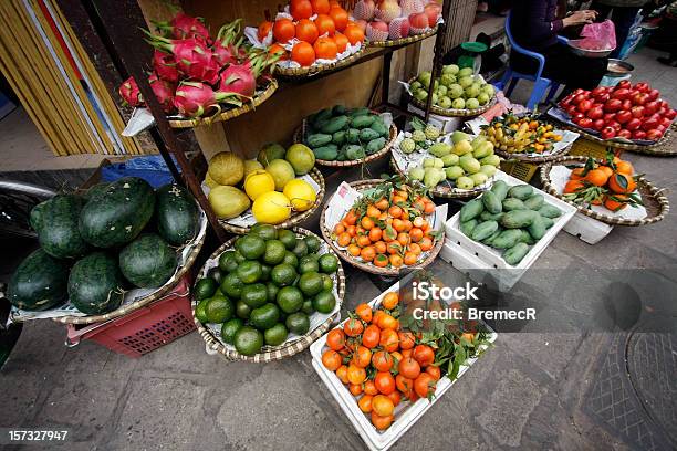 Frutas Foto de stock y más banco de imágenes de Aire libre - Aire libre, Alimento, Amarillo - Color