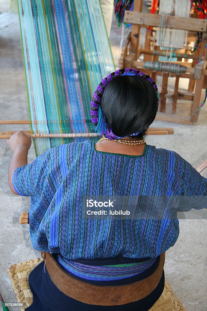 Riwiera kobieta z powrotem w village przez Jezioro Atitlan, Gwatemala - Zbiór zdjęć royalty-free (Gwatemala)