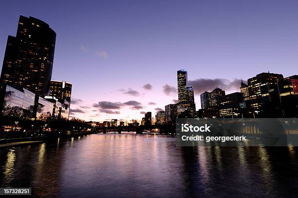 Photo libre de droit de Melbourne Coucher De Soleil Sur La Rivière Yarra banque d'images et plus d'images libres de droit de Affaires - Affaires, Architecture, Australie